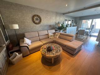 Appartement te huur in Dendermonde<br /><br />Ben je op zoek naar een instapklaar appartement? Dan is dit prachtige appartement precies wat je zoekt!<br /><br />Dit appartement beschikt over:<br /><br />1 slaapkamer, volledig ingerichte keuken, mooie leefruimte met veel lichtinval.<br /><br />Gelegen dichtbij winkels, scholen, openbaar vervoer en op vlotte afstand van het centrum en belangrijke invalswegen.<br /><br />Extra troeven: Energiezuinig, volledig geschilderd en instapklaar - prijs inclusief maandelijkse lasten<br /><br />Interesse? Neem vandaag nog contact op voor een bezoek op 0492/82.50.00: Jerko