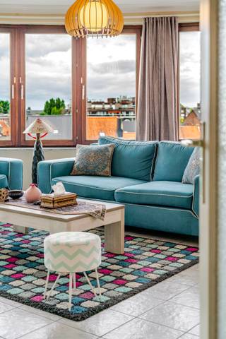 p&gt;<strong>In het centrum van Strombeek-Bever, nabij handelszaken, invalswegen en openbaar vervoer, vinden we dit appartement met twee slaapkamers.</strong><p><br /></p><p>Een ideaal appartement voor jong en oud dat instapklaar is. </p><p>De ruime woonkamer is erg lichtrijk en geeft zicht op het kerkplein. De keuken is voorzien van alle aansluitingen voor het modern comfort en de badkamer met apart toilet heeft alles wat nodig is.</p><p><br /></p><p>In de kelderverdieping van het appartement bevindt zich nog een privatieve kelder.</p><p><br /></p><p><strong>Troeven:</strong></p><ul><li><strong>Centrale ligging</strong></li><li><strong>Twee slaapkamers</strong></li><li><strong>EPC B en elektriciteit conform</strong></li></ul>