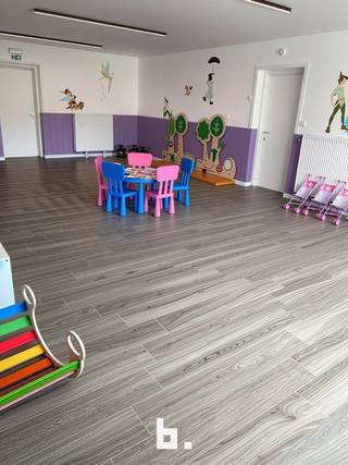 Bent u op zoek naar een ruime, functionele locatie voor uw activiteiten? Deze polyvalente ruimte van ongeveer 300 m² in Izegem biedt alle...