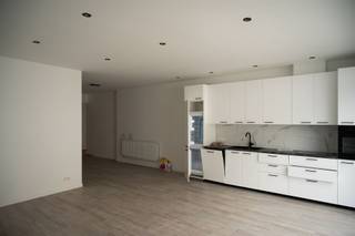 In de Kaasstraat te Attenhoven vindt u deze volledig vernieuwde, stijlvol afgewerkte woning met een bewoonbare oppervlakte van ca. 192 m².De unieke...