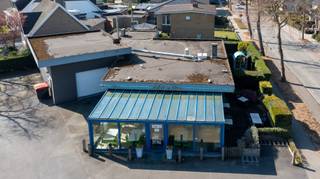 Deze goed draaiende frituur is uiterst goed gelegen op een opvallende hoek nabij de Damse Vaart en heeft een ruime parking en terras. Het pand werd...