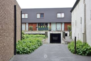 GENT - Krijgsgasthuisstraat 15: Op zoek naar een ondergrondse autostaanplaats te huur in Gent? Dan is dit mogelijk iets voor u. De troeven in een...