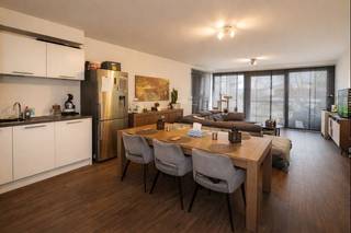 Energiezuinig en recent nieuwbouwappartement van ca. 122 m², gelegen in het centrum van Lokeren op wandelafstand van de markt, winkels en het...