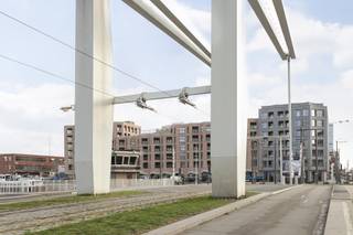 <p>Newbuild London Residence project located near the waterfront, on the Kattendijk dock, with beautiful terraces, flats, commercial spaces and parking.<br /><br />The project consists of 54 flats and 10 commercial spaces on the ground floor that will be delivered as shells.<br /><br />The commercial spaces have façade widths ranging from 4 to 15 metres and a height of approximately 4 metres.<br /><br />Possibility of purchasing a car parking space at €40,000.00 excluding fees.<br /><br />The London Residence was designed by the architectural firm Bovenbouw in consultation with the London architectural firm Sergison Bates.</p>