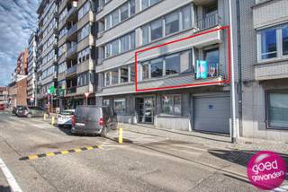 INSTAPKLAAR APPARTEMENT voorzien van 2 slaapkamers, 2 terrassen en balkon, zeer gezellig gelegen op de eerste verdieping van een keurige en...