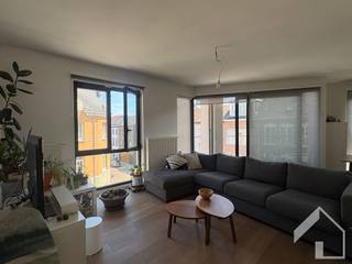<p><span>A beautiful and bright apartment on the second floor of a small, modern apartment building (without an elevator), located in the center of Lier.</span></p><p><span>The layout is as follows: entryway with a separate guest restroom, open living area with large windows. There is a terrace at the front. The kitchen is fully equipped. The apartment has 3 bedrooms. The master bedroom features a separate shower. The bathroom is equipped with a bathtub/shower and a sink with vanity cabinet. There is also an additional terrace at the back. No additional fixed costs. Are you looking for a move-in-ready apartment? Don’t hesitate—schedule your visit today. Sign up for a viewing via our website: www.immomk.be. We’d be happy to assist you!</span></p>