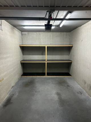 Deze garagebox is gelegen in een afgesloten gebouw genaamd "Residentie Zeezicht", gelegen aan de Zeedijk van Mariakerke.De garage is gelegen op...