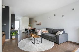 Energiezuinige gezinswoning (B) met 3 slaapkamers, inpandige garage en zonnige tuin op 404m2Deze verzorgde en instapklare woning (bouwjaar 2014)...