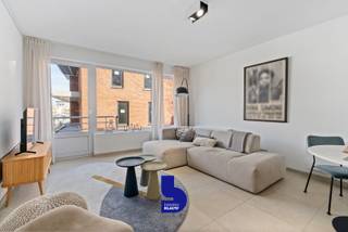 Dit exclusief design appartement met 2 slaapkamers werd door een Gents architectenduo recent volledig gerenoveerd en afgewerkt met de beste en...