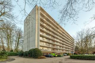 Rustig wonen met optimale bereikbaarheid. Dit lichtrijke en stijlvol afgewerkte appartement ligt op een uitzonderlijke locatie, precies tussen...