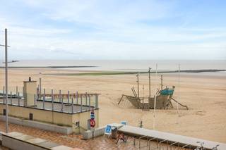 Wenduine: charmant appartement te koop centraal op de zeedijkGeniet van een schitterende ligging op de prachtige zeedijk van Wenduine in dit unieke...