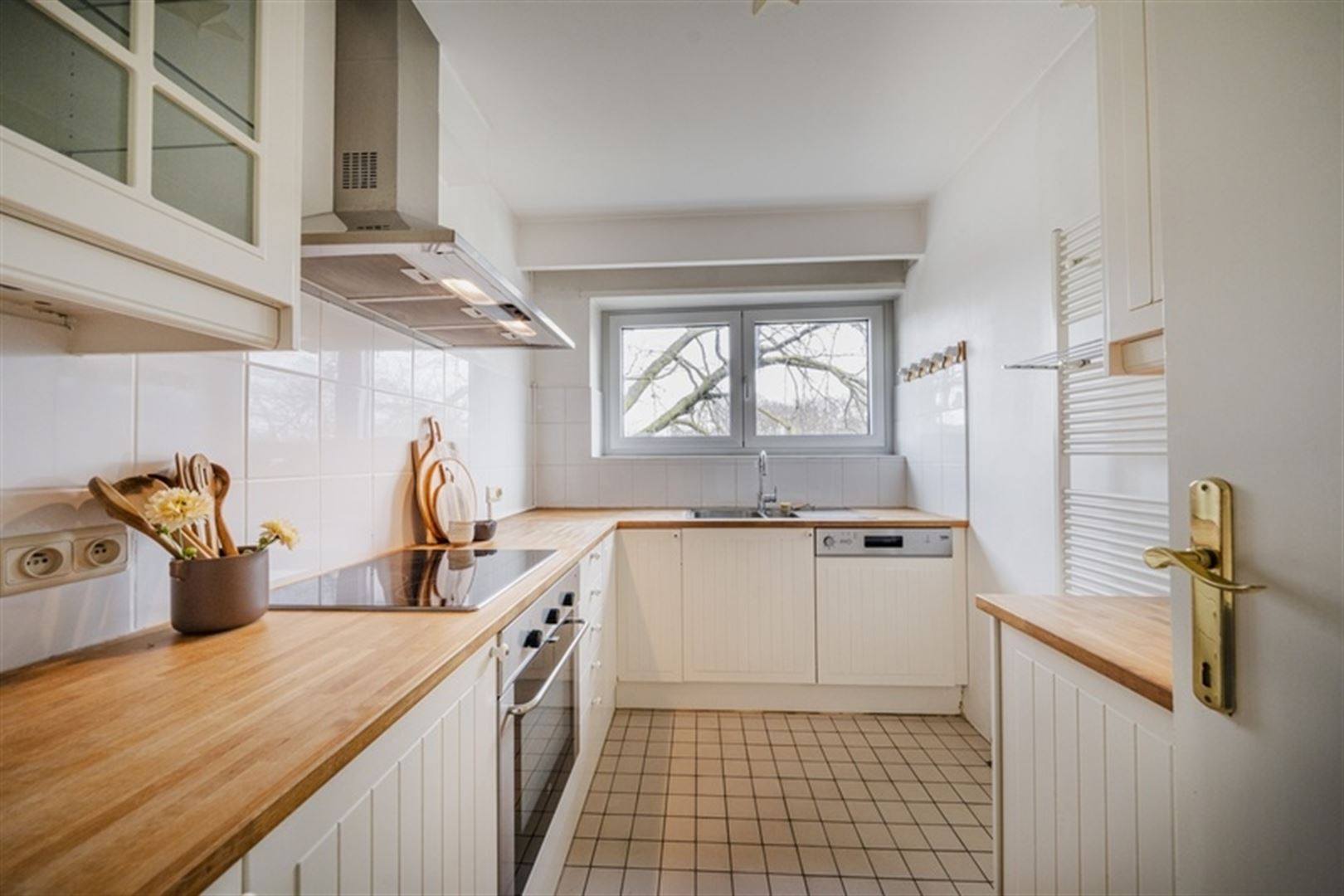 Hoekappartement met 2 slaapkamers en lift in het centrum - foto 5