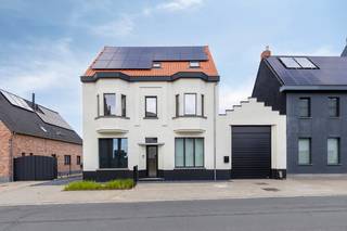 Bent u op zoek naar een energiezuinig en volledig gerenoveerd appartement in een rustige, groene omgeving? Dan is dit luxueuze duplexappartement...