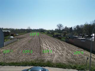 <p><span>In een strategisch gelegen zijweg van de grote baan hebben wij deze bouwgrond (lot 1) te koop. </span></p><p><span>Erpe is zeer goed gelegen in de omtrek rond de stad Aalst. </span></p><p><span> </span></p><p><span>De bouwgrond meet 330 m² en is geschikt voor een gesloten bebouwing. </span></p><p><span>Bouwvoorschriften op aanvraag. </span></p><p><span> </span></p><p><span>Voor meer informatie en/of een bezoek, contacteert u Didier van Immo Zone op het nummer 0476/ 73. 17. 99.</span></p><p><span> </span></p>