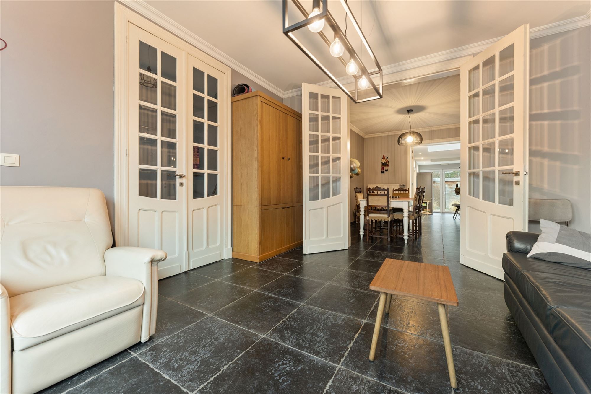 KNAP GERENOVEERDE WONING (175M²) MET 4 SLAAPKAMERS EN LEUKE STADSTUIN TE HASSELT - foto 5