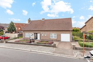 Bent u op zoek naar een ruime woning in een rustige buurt? Of droomt u van een woning met de mogelijkheid om een praktijkruimte aan huis te...