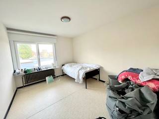 APPARTEMENTSGEBOUW MET 4 APPARTEMENTEN EN 3 GARAGESDit is een vanaf-prijs. Elk bod vanaf deze prijs wordt voorgelegd aan de eigenaar, die de keuze...