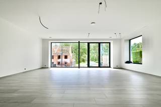 Vanaf 1 juli krijgt u de kans om als eerste bewoner uw intrek te nemen in deze uitzonderlijk ruime gerenoveerde woning in Eikevliet. Alles...