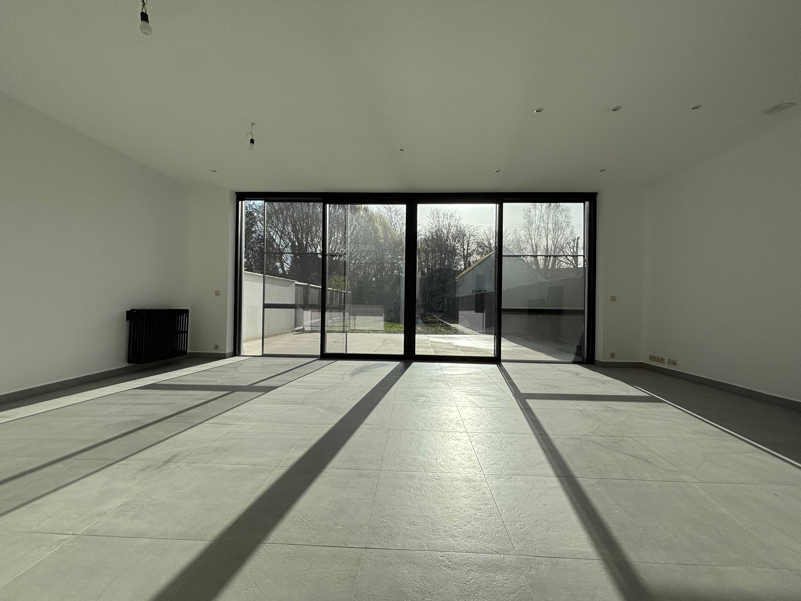 Lichtrijk gelijkvloers appartement met tuin in Zottegem - foto 2