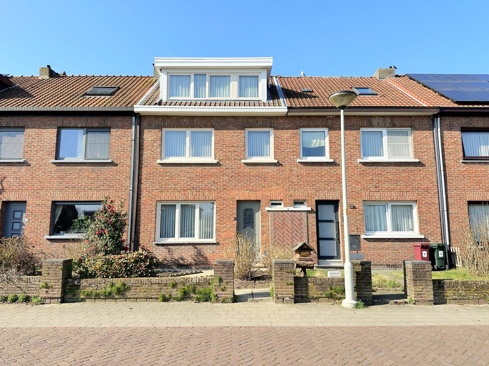 Verzorgde woning op toplocatie aan het kanaal in Schoten! - foto 2