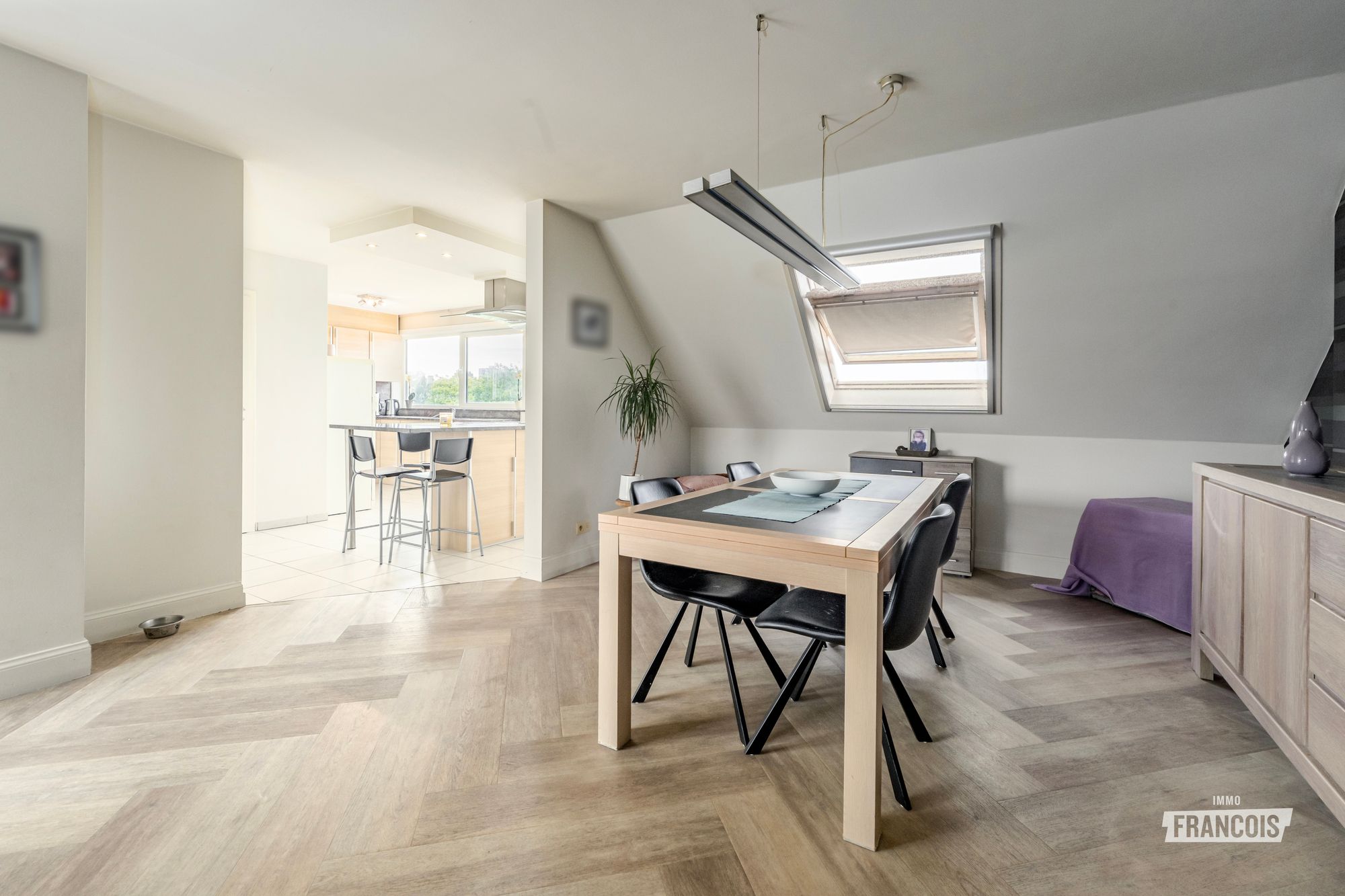 Instapklaar appartement met 2 slaapkamers, ruim zonneterras en garage in hartje Roeselare - foto 5