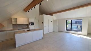 Deze instapklare, ruime en energiezuinige duplex ligt in een rustige straat, maar toch op een steenworp afstand van het centrum van Bekkevoort.De...