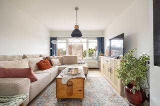 Dit prachtig duplexappartement ligt in het centrum van Meerhout, met een comfortabele oppervlakte van 123 m² samen met het ruim terras van ca. 21m²...