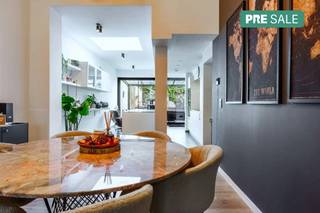 maison rénovée de qualité à vendre dans le centre d'Ypres. Cette belle maison dispose de 3 chambres, d'une spacieuse terrasse couverte et d'un...