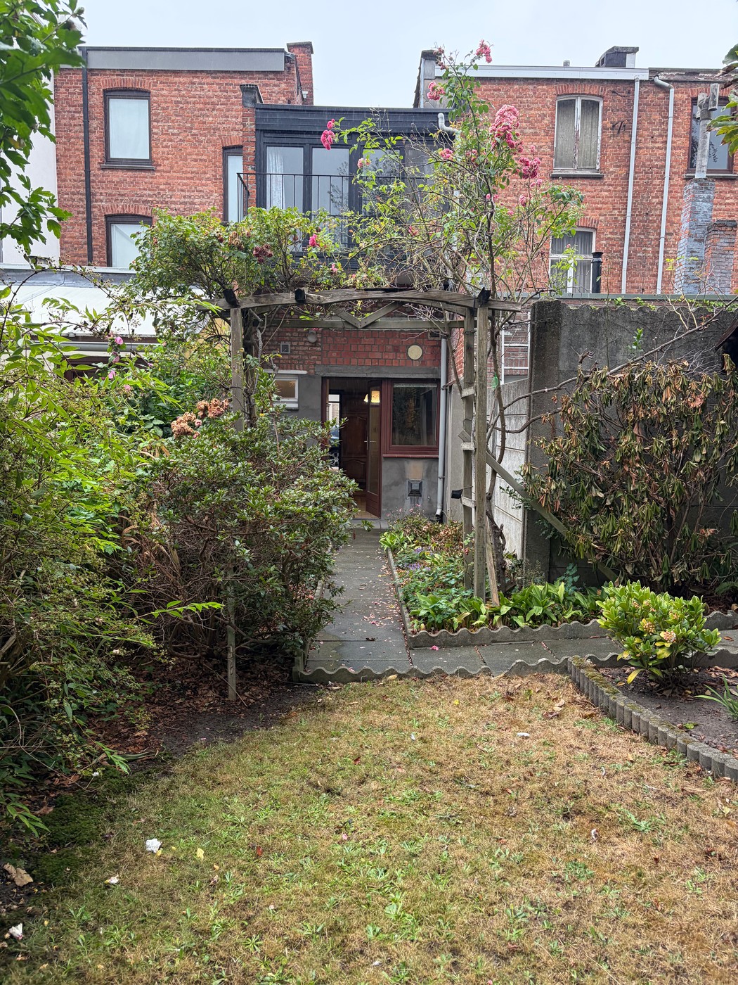 Ideale starterswoning met tuin nabij centrum Sint-Niklaas - foto 2
