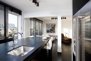 Prachtig dakappartement op 8ste verdieping, met mooie uitzichten voor en achter, leefruimte met open haard, volledig hoogwaardig...