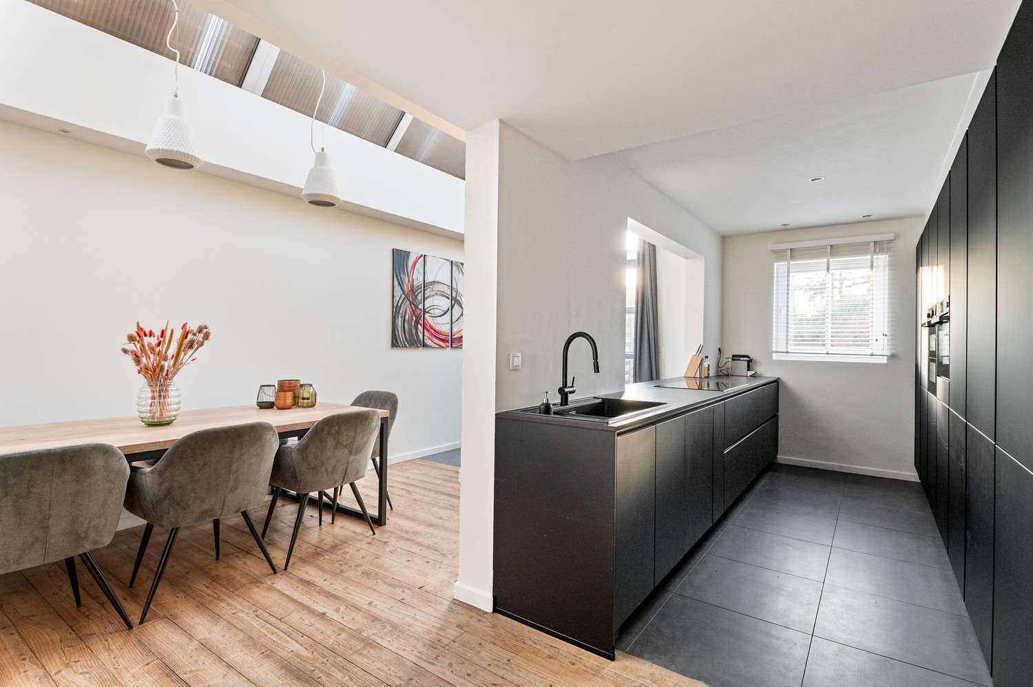 Instapklare, lichtrijke woning in doodlopende straat nabij het Kanaal van Wijnegem - foto 5