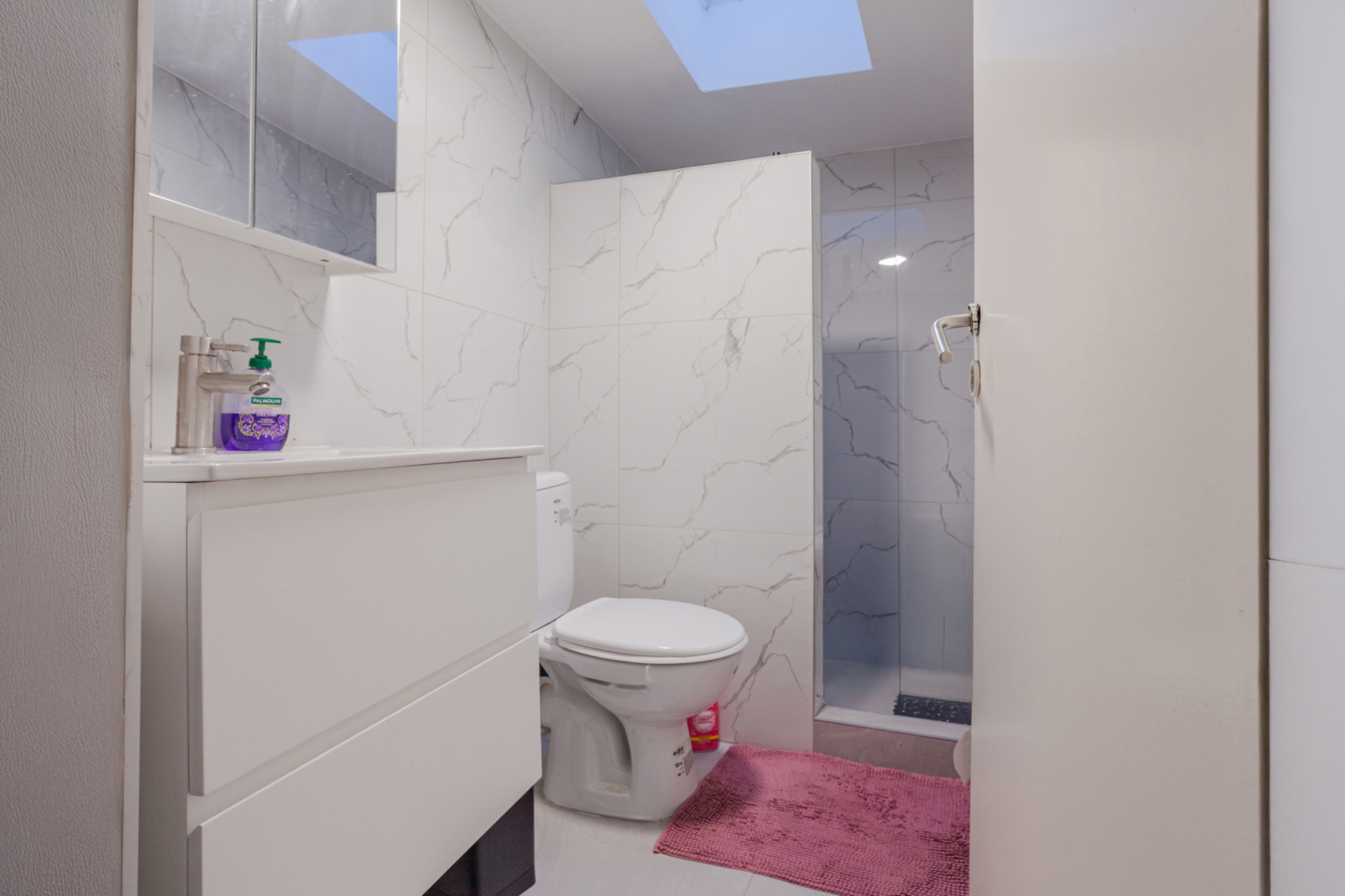 Ruime woning met 4 slaapkamers op bruisende locatie - foto 3