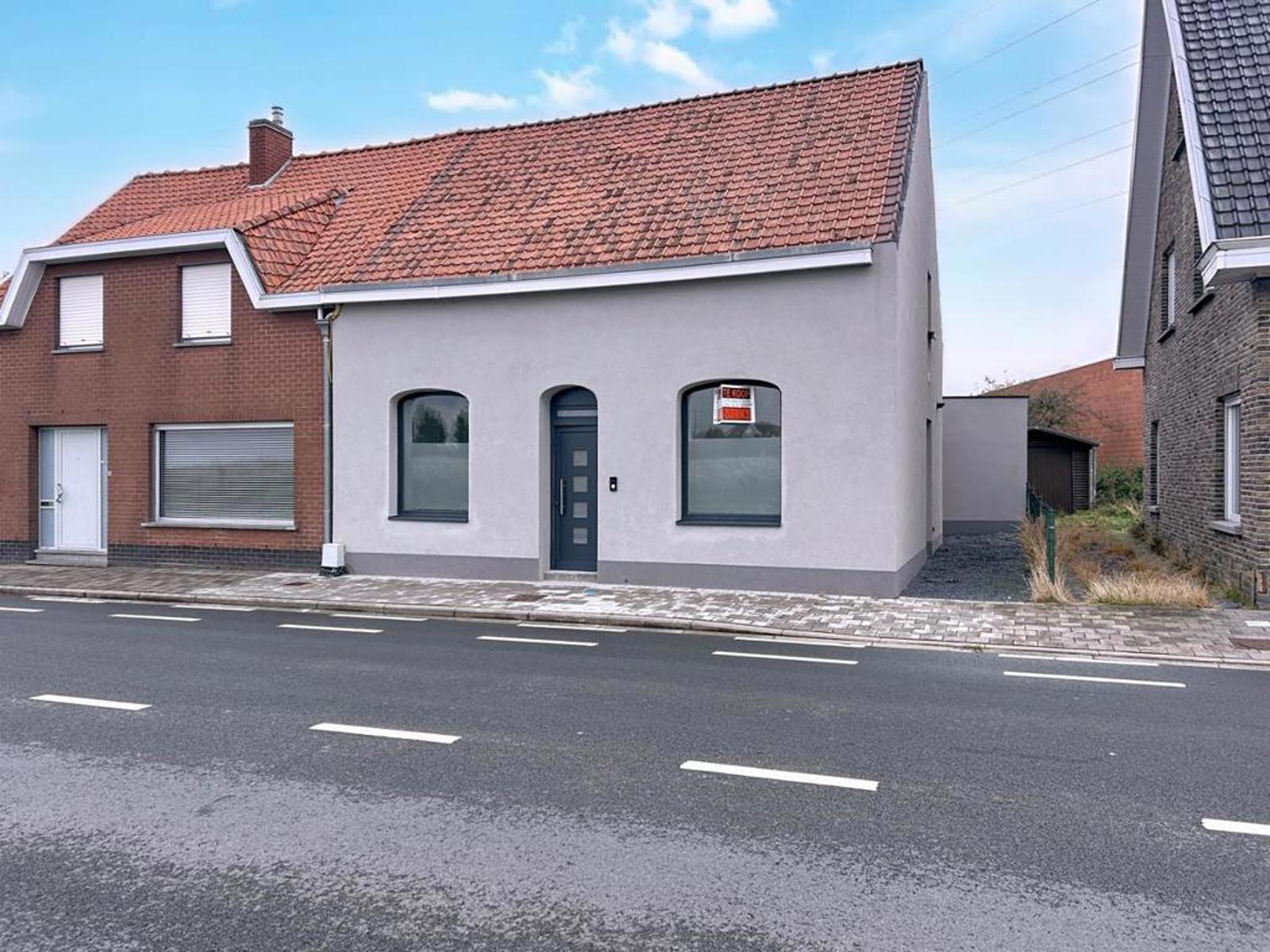 Woning op 592 m² met 3 slaapkamers en grote tuin met uitweg - foto 2