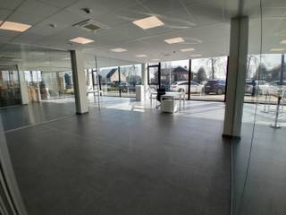 ENERGIENEUTRALE KANTOORRUIMTE van 64,50m² TE HUUR IN MAASEIK.EXTRA INFORMATIE- Maandelijkse huurprijs: vanaf 1.153 EUR.- Maandelijkse...