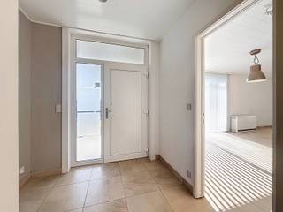 Mooi gelegen, alleenstaande Woning, 2 SLPK, garage én Tuin!In een rustige en aangename woonwijk, op wandelafstand van de duinen, bevindt zich deze...