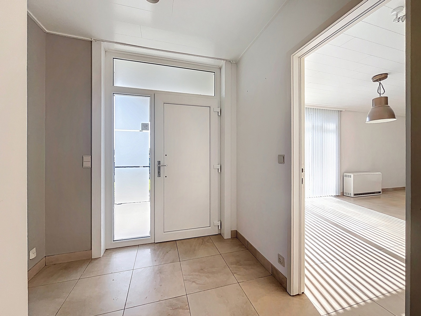 Mooi gelegen, alleenstaande Woning, 2 SLPK, garage én Tuin! - foto 2