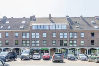 Op een uiterst centrale ligging aan het geliefde Hendrik Heymanplein bevindt zich dit verzorgd appartement met drie slaapkamers. Dankzij...