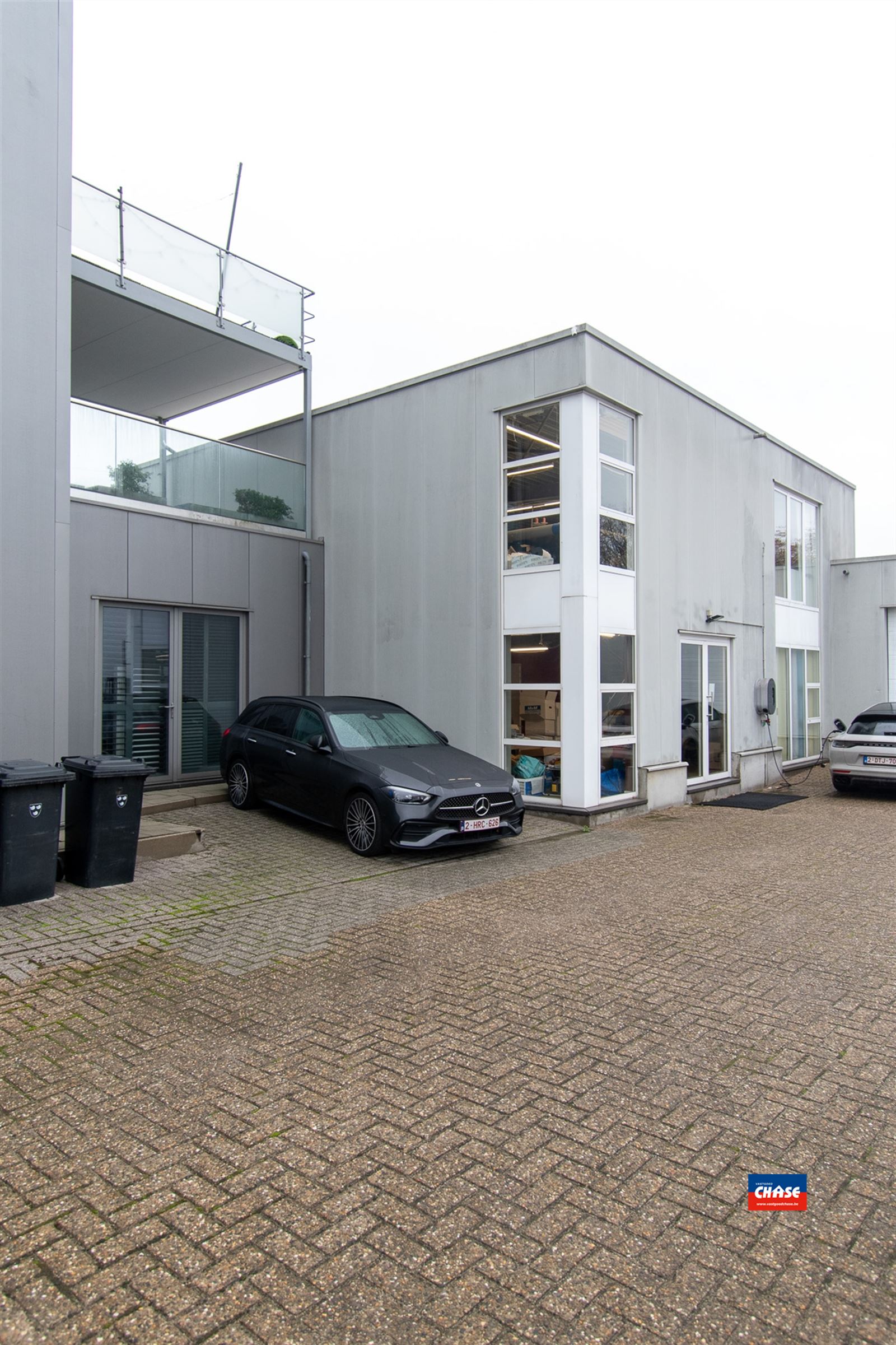 Gemengd gebouw met winkel, 2 appartementen, kantoor en magazijnruimte - foto 4