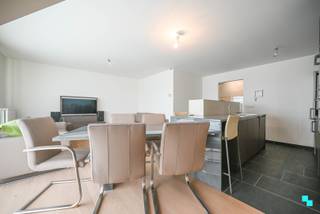 Zo goed als nieuw tweeslaapkamerappartement in een kleinschalige residentie met een bewoonbare oppervlakte van 85 m² (volgens EPC-attest),...