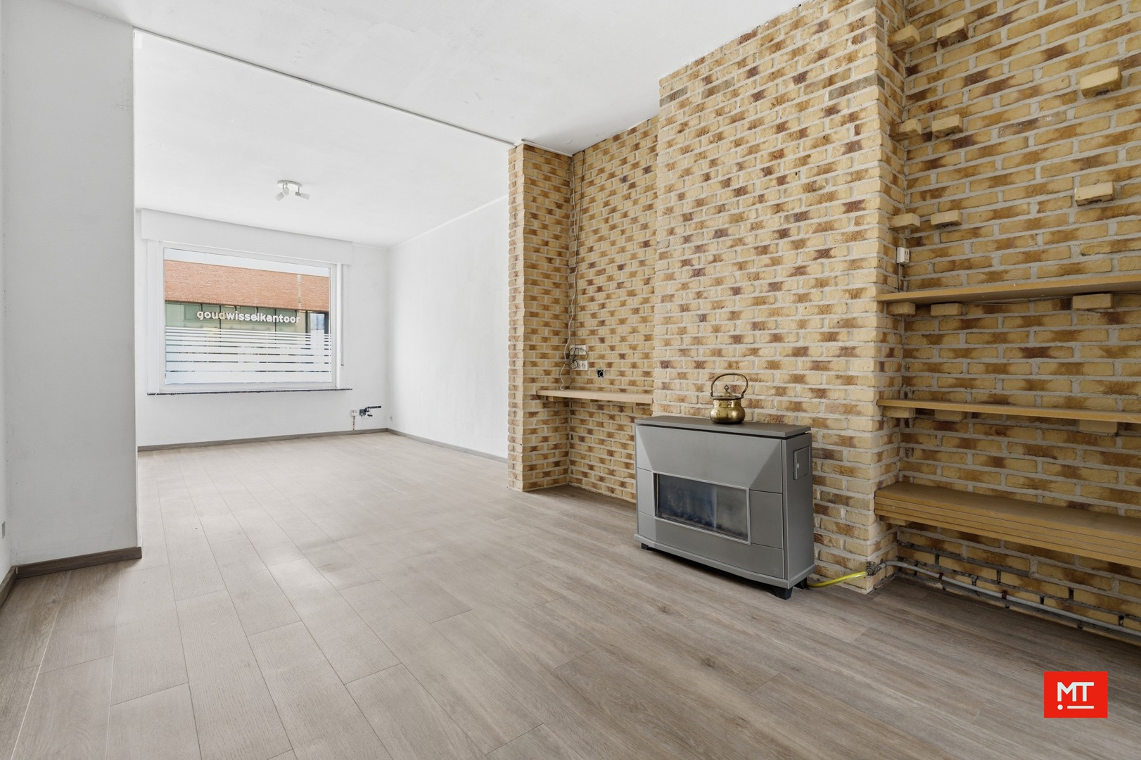 Ruime, instapklare woning met 4 slaapkamers en zonnige tuin in Wevelgem - foto 2