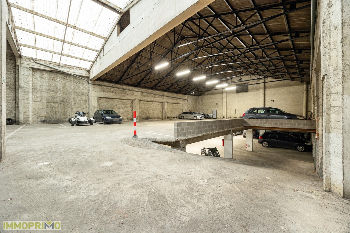 Opbrengsteigendom - vierde verdieping van een parkeergebouw te Borgerhout. - foto 2