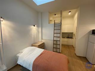 Informatie appartementsgebouwCentrum Antwerpen. Zijstraatje Nationalestraat tussen kathedraal en MSK (zuid). Unieke kans om een volledige gebouw...