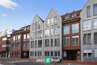 Ontdek dit prachtig dakappartement, gelegen in de Noordstraat 195 bus 8 te Roeselare — op wandelafstand van de Grote Markt en het stadspark. Met...