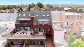 Located on the first floor of the 'Felis' residence, you will find this pleasant apartment with 2 bedrooms and a spacious south-west facing terrace. Comfort is key here, partly due to the presence of an elevator, a private garage box and an extra private storage room. De Capucienen is a popular neighborhood with Puur bakery, the Capucienne School, Kestelyn pharmacy... <br /><br />The apartment consists of: <br />Floor +1: Entrance hall - living room (30 m²) with adjoining south-facing and spacious TERRACE (17 m²) - equipped open kitchen (6 m²) with built-in cupboards, sink, fridge, oven, microwave, extractor - storage (3 m²) - night hall with 2 bedrooms (9 and 11 m²) - separate toilet - equipped bathroom with built-in sink, shower and bath. <br /><br />Ground floor: Storage - spacious garage box.<br /><br />GENERAL: <br />- Recent construction in 2008 <br />- Favourable EPC (114 kWh/m² (year) <br />- Beautiful terrace with perfect orientation <br />- 2 bedrooms <br />- Popular location in the Capuchins <br />- Currently rented! <br /><br /><br /><br /><br />Register of measures: no