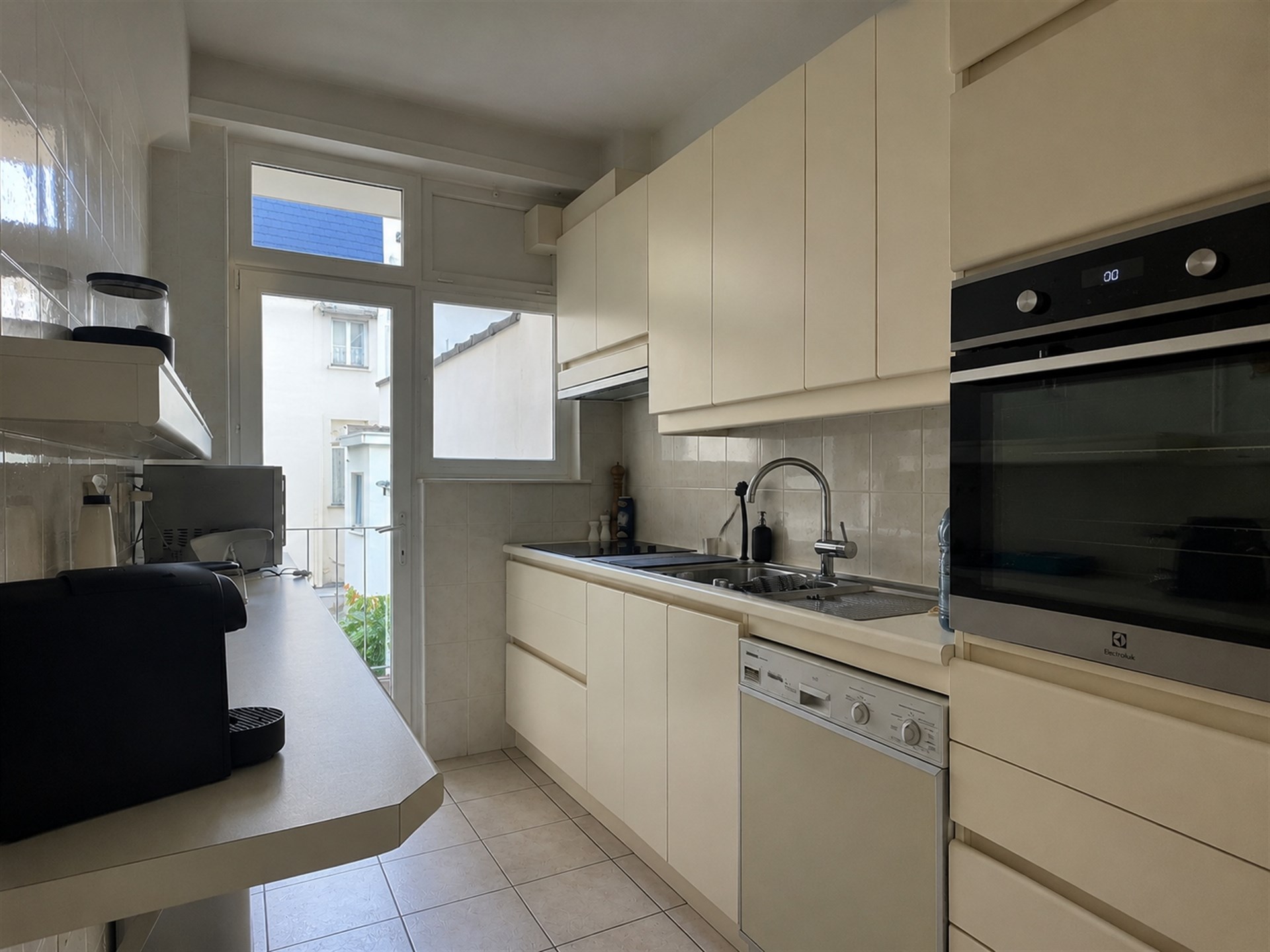 Instapklaar gemeubeld appartement nabij Antwerpen-Zuid! - foto 3