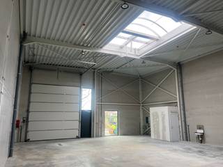 Espace de stockage à louer de 195m² à Herent. Très bien situé à 5 minutes de Louvain.Pour toute question supplémentaire, vous pouvez nous contacter...