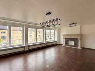 GENT - Bent u op zoek naar een gerenoveerd appartement TE HUUR in Gent?Dan is dit misschien iets voor u! De belangrijkste troeven in een notendop: *...
