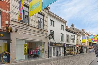 Situé dans la principale rue commerçante de Halle, cet espace commercial très bien situé offre de nombreuses opportunités pour votre entreprise...