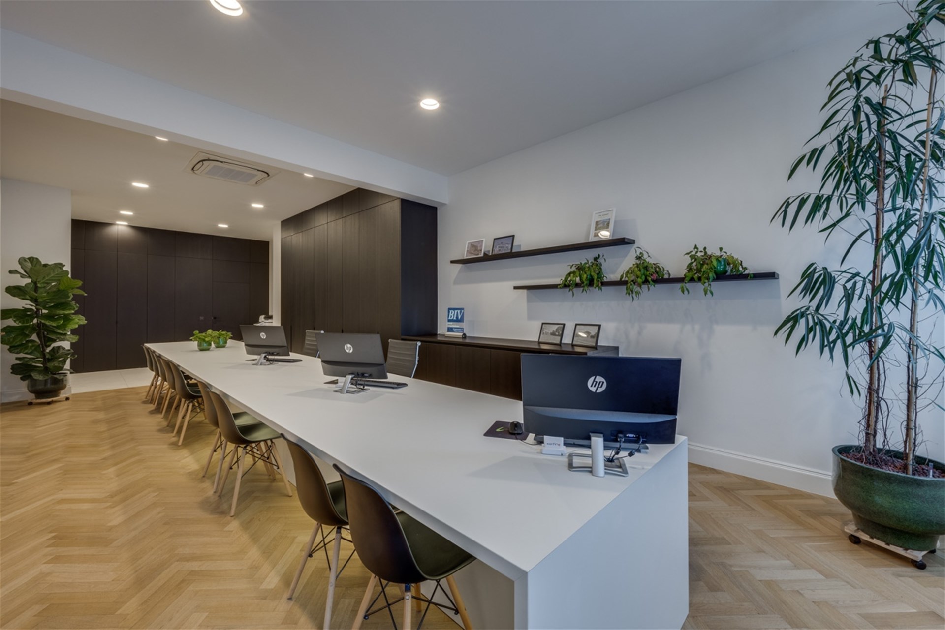 Representatief kantoor- of handelspand op topligging aan het Keizersplein in Aalst - foto 4