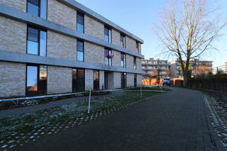 Bent u op zoek naar een nieuwbouwappartement met autostaanplaats en berging vlakbij het centrum van Beveren? Lees dan zeker verder!Dit 2...